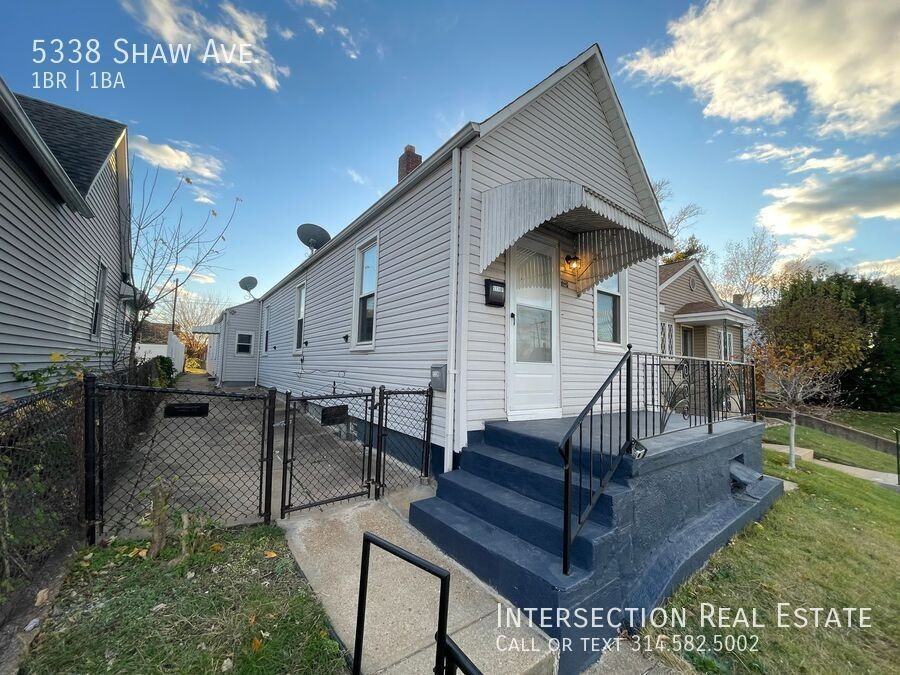 5338 Shaw Ave - Photo 3 of 19