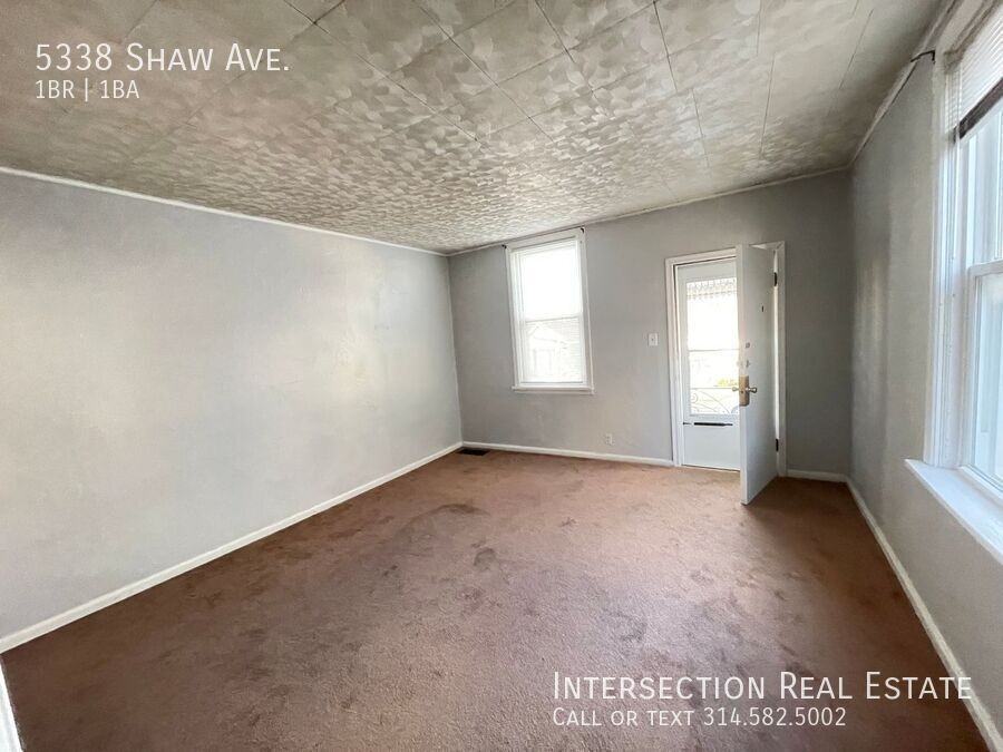 5338 Shaw Ave - Photo 7 of 19