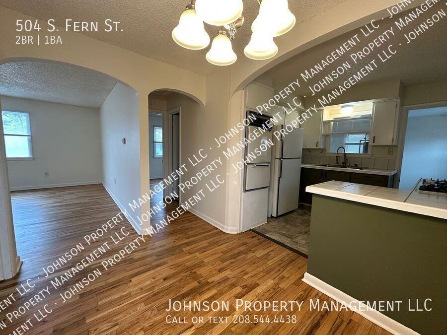 504 S Fern St - Photo 5 of 14