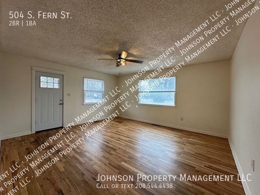 504 S Fern St - Photo 6 of 14