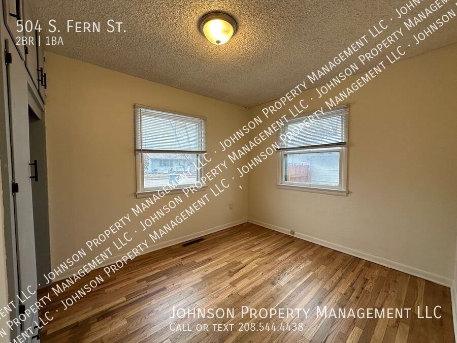 504 S Fern St - Photo 7 of 14