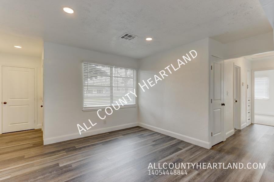 6806 Nw 32nd St - Photo 2 of 19