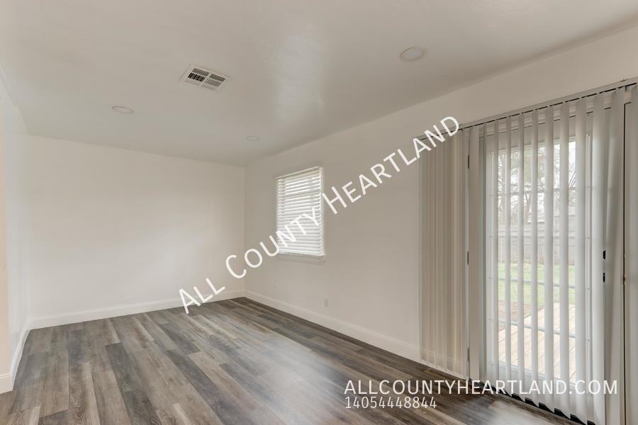 6806 Nw 32nd St - Photo 5 of 19