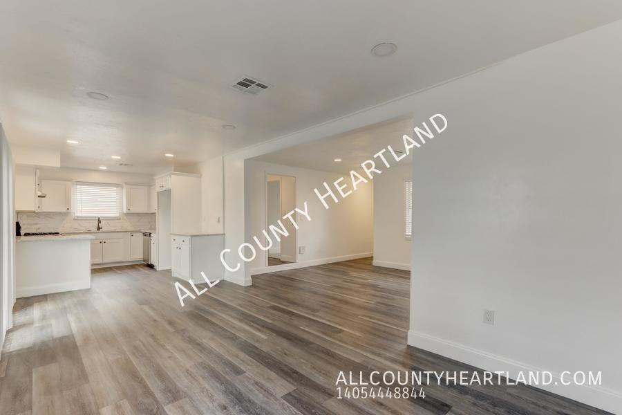 6806 Nw 32nd St - Photo 6 of 19