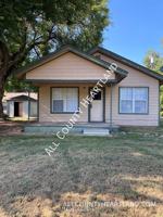 featured image of 219 W Kenworthy St