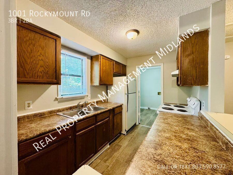 1001 Rockymount Rd - Photo 4 of 12