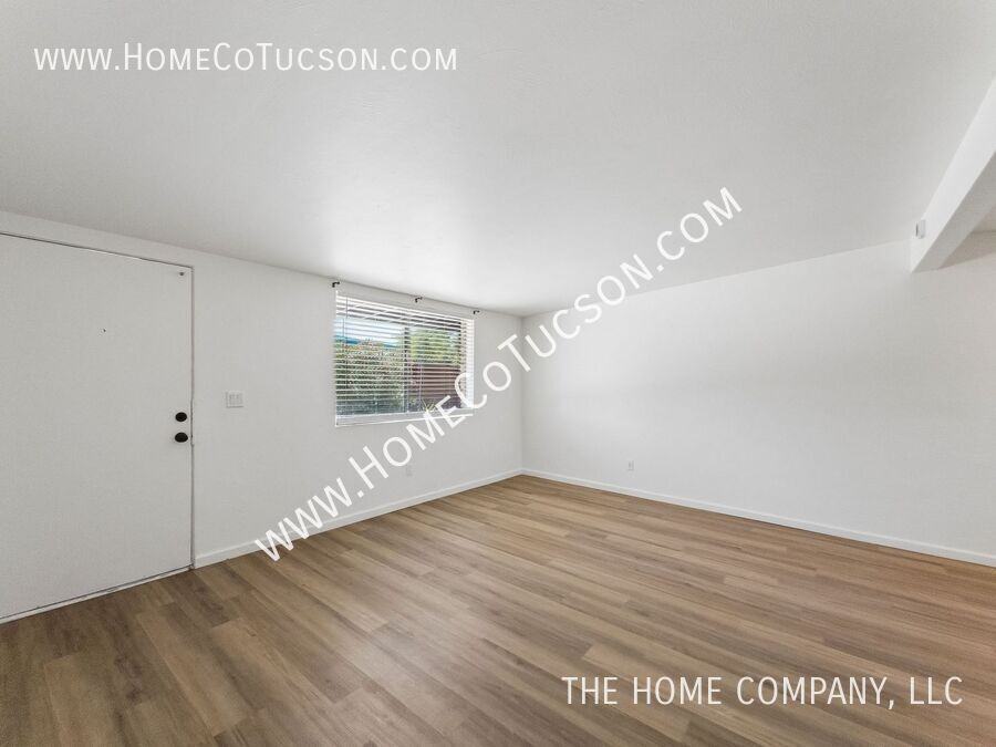 4537 E Fairmount St - Photo 4 of 20