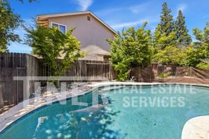 featured image of 1721 Oakwood Dr