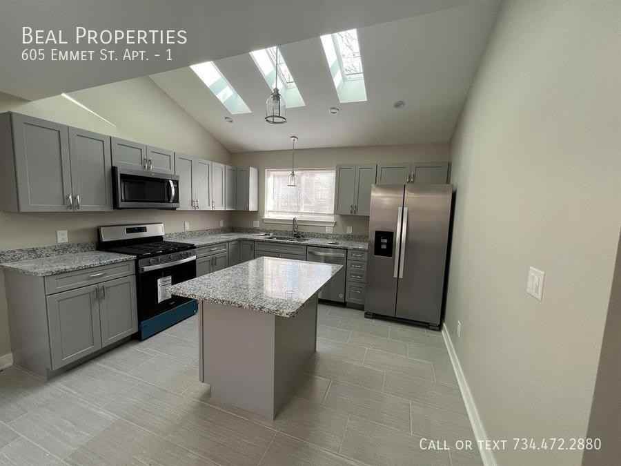 605 Emmet St #1 - Photo 4 of 11
