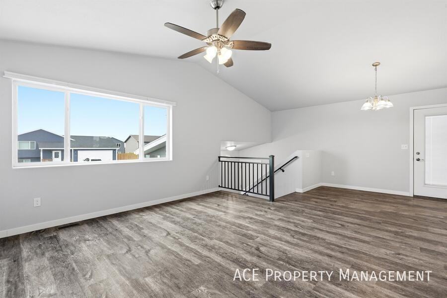 624 Civil Way - Photo 4 of 16