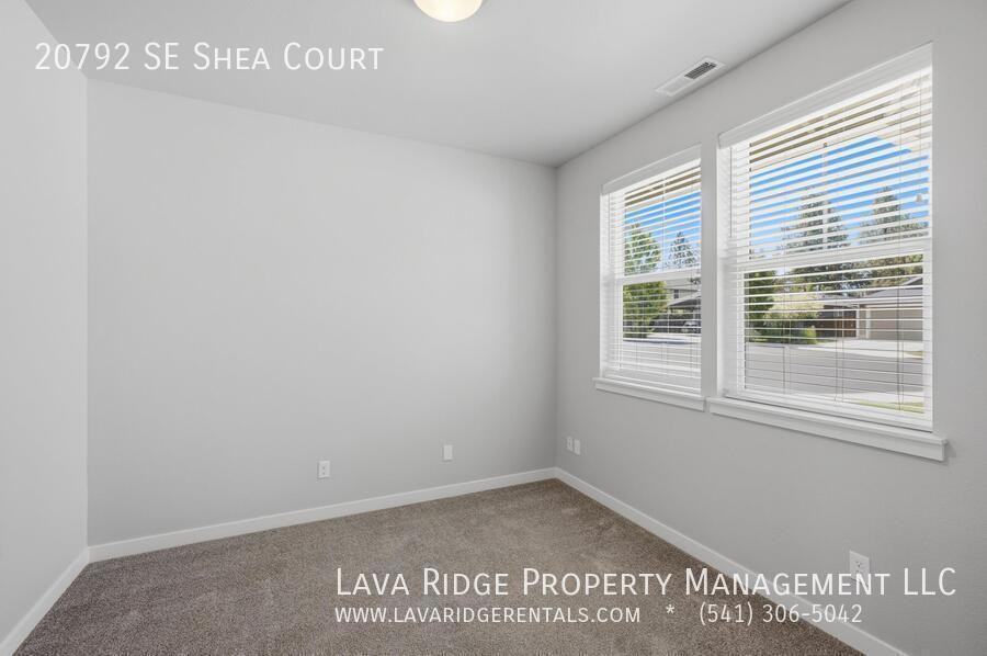 20792 Se Shea Ct - Photo 5 of 38
