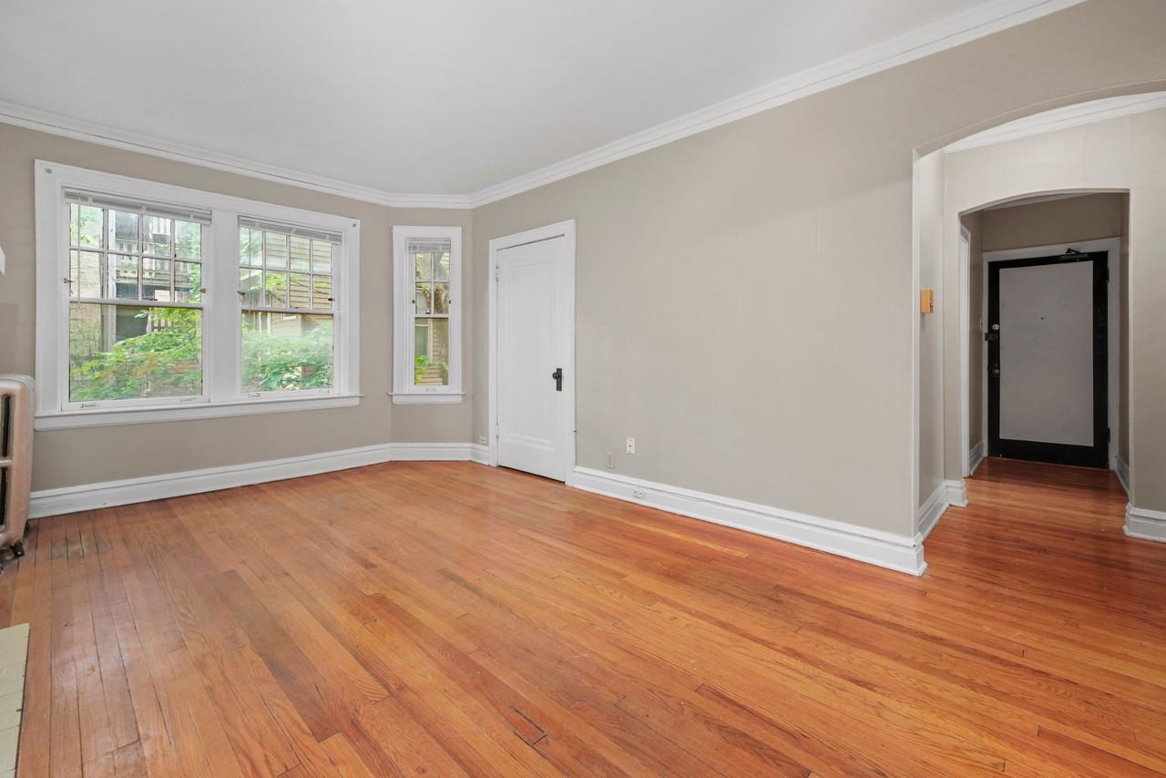 820 Reba Pl #3S - Photo 2 of 12