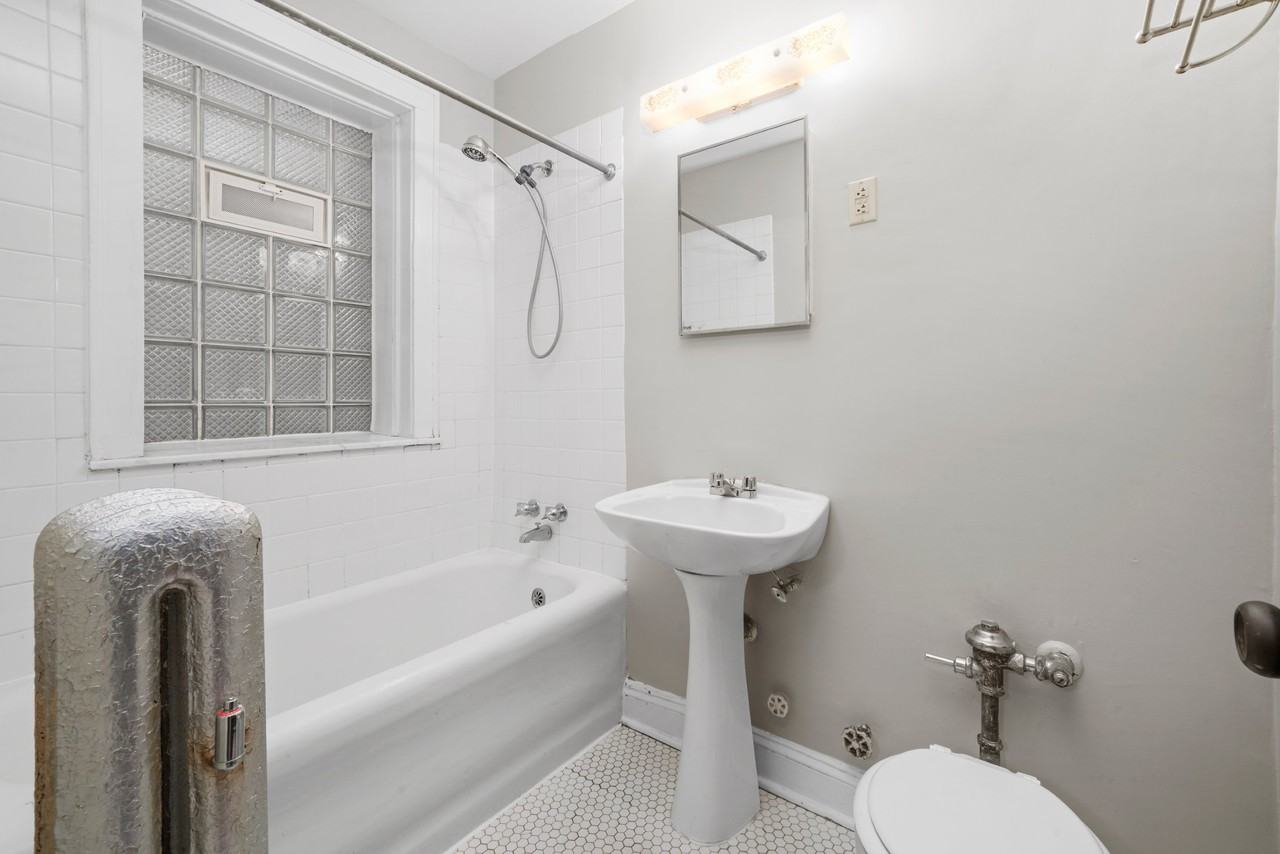 820 Reba Pl #3S - Photo 7 of 12