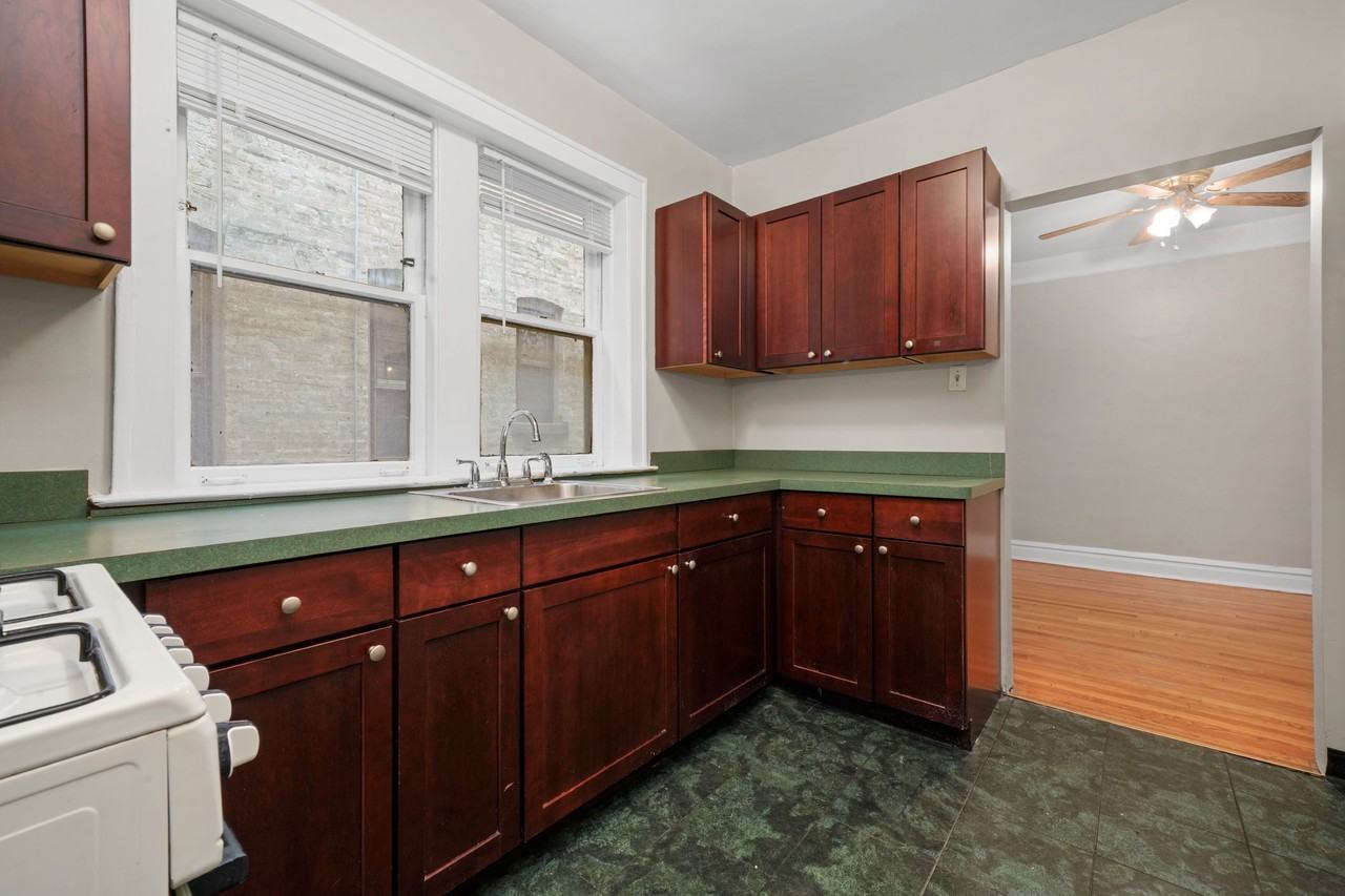 820 Reba Pl #2S - Photo 6 of 12