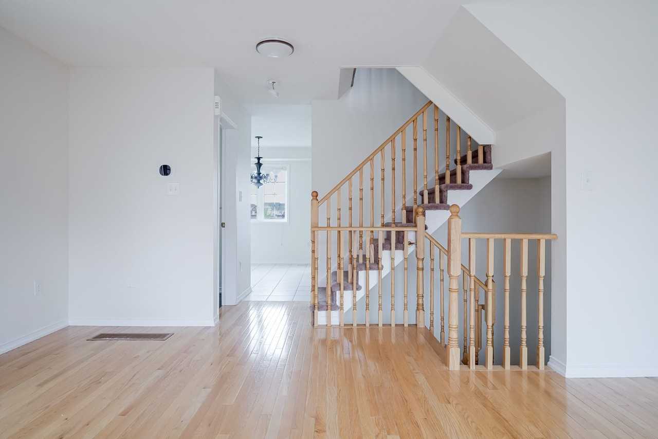 455 Rossland Road East - Photo 7 of 14