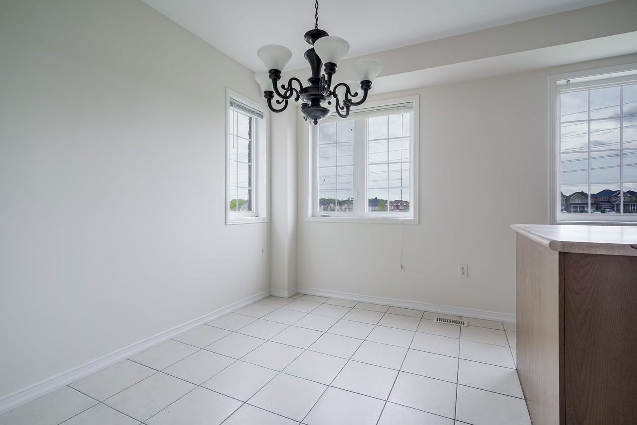 455 Rossland Road East - Photo 6 of 14