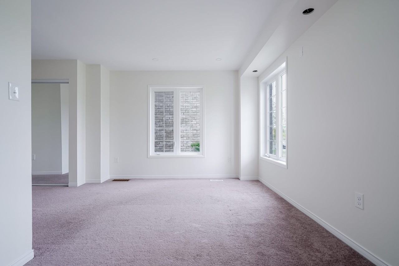 455 Rossland Road East - Photo 3 of 14