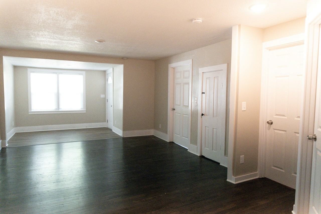 916 Grove Street, Unit B - Photo 3 of 10