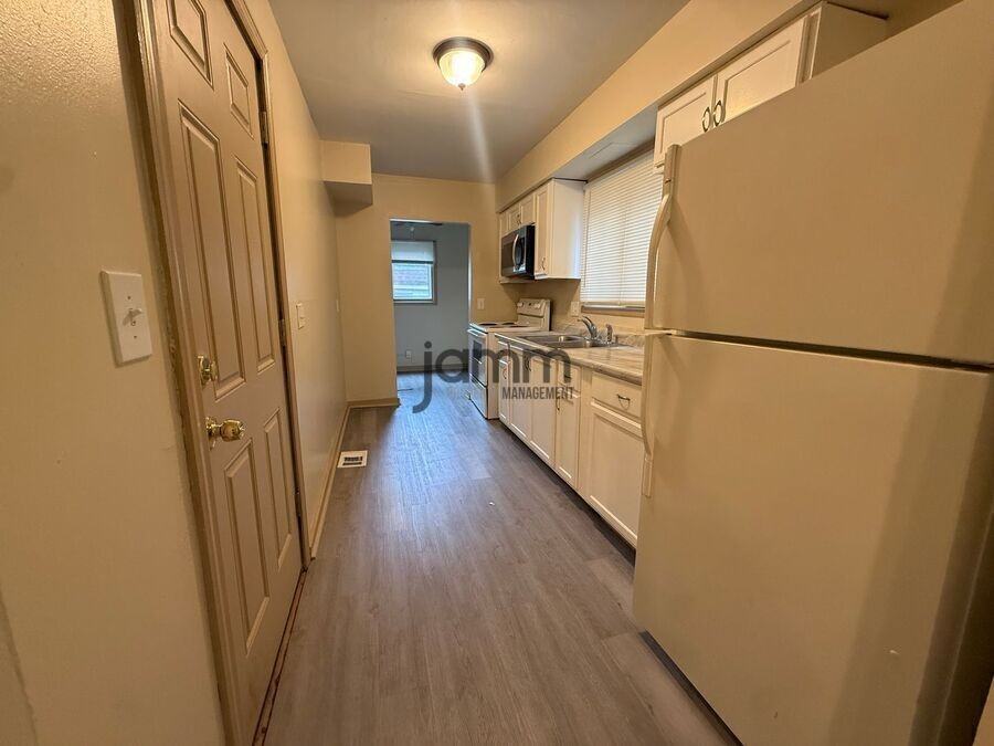 1671 Belmar Rd - Photo 5 of 11