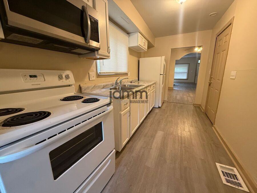 1671 Belmar Rd - Photo 6 of 11