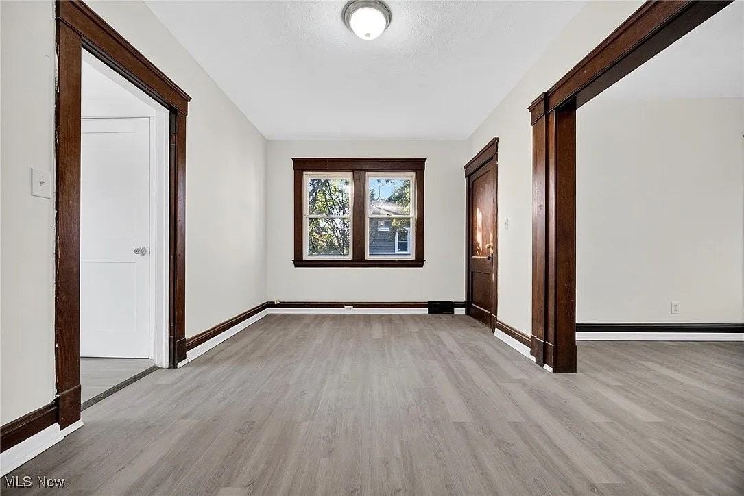 3557 W 32nd St, Unit U - Photo 3 of 12