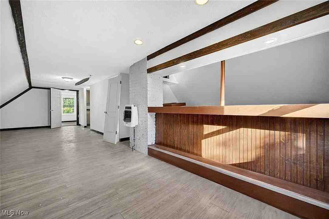3557 W 32nd St, Unit U - Photo 6 of 12