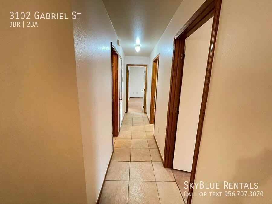 3102 Gabriel St - Photo 5 of 13