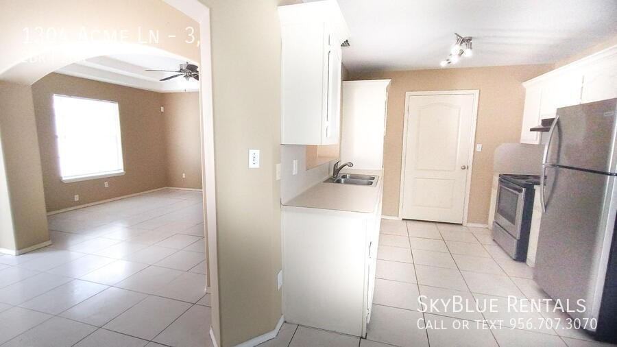 1304 Acme Ln #3 - Photo 5 of 28
