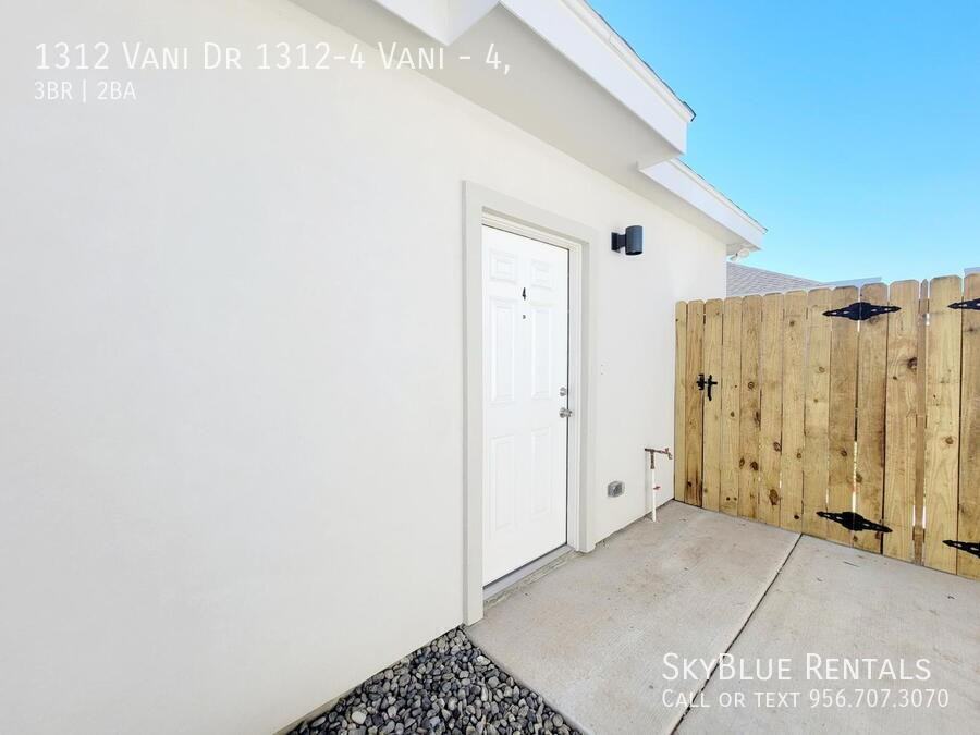 1312 Vani Dr 1312-4 Vani #4 - Photo 5 of 15