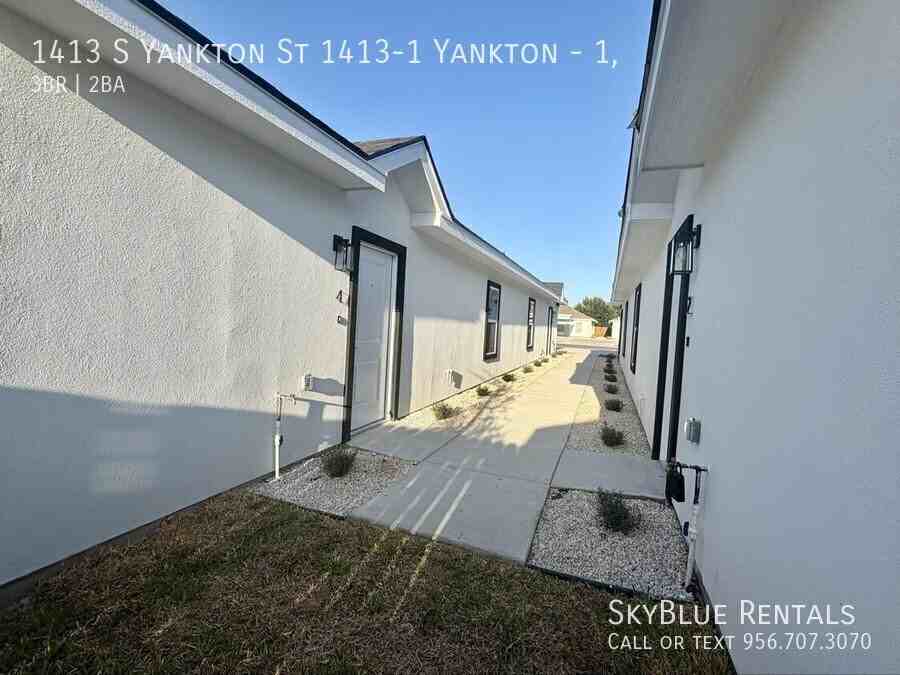 1413 S Yankton St 1413-1 Yankton #1 - Photo 2 of 12
