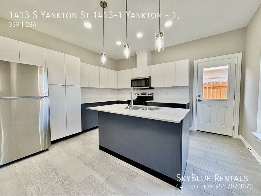 1413 S Yankton St 1413-1 Yankton #1 - Photo 3 of 12