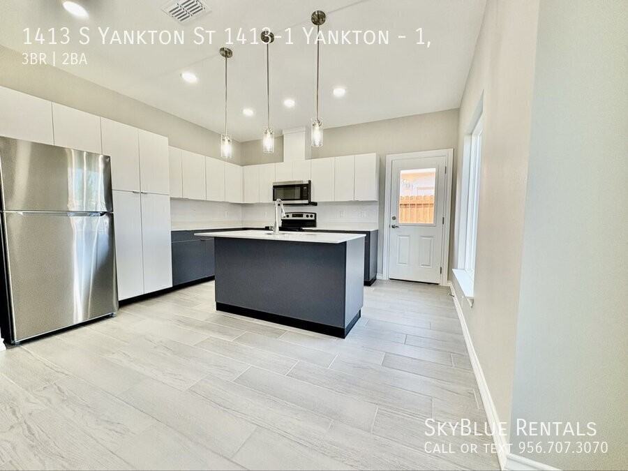 1413 S Yankton St 1413-1 Yankton #1 - Photo 4 of 12