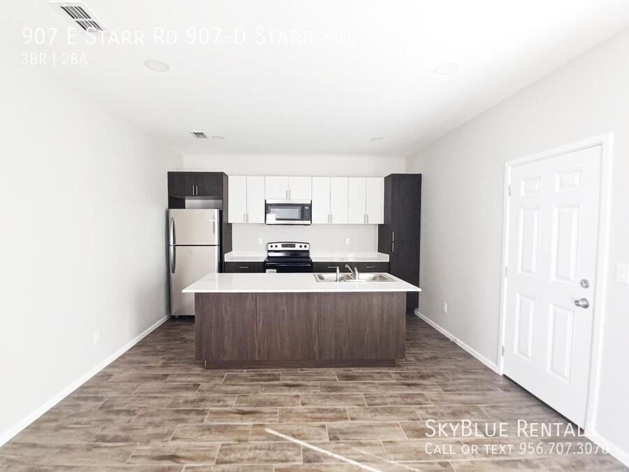 907 E Starr Rd 907-D Starr #D - Photo 4 of 12