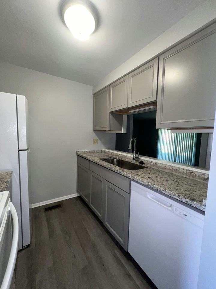 206 North Main Street, Unit B - Photo 7 of 11