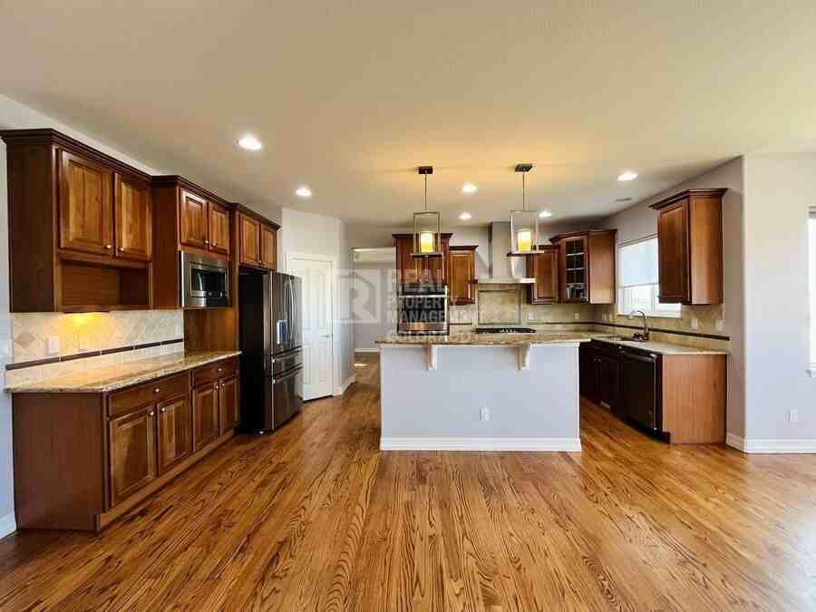 8099 S Country Club Pkwy - Photo 6 of 37