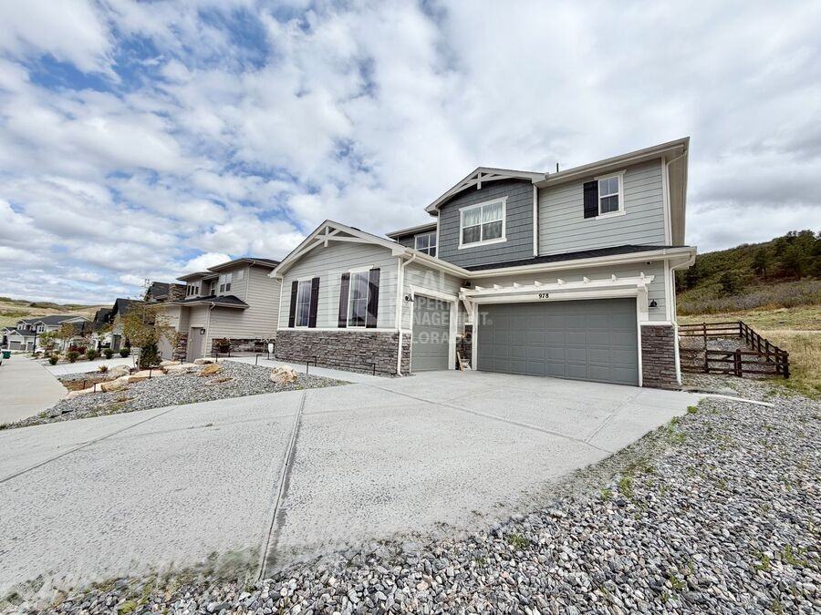 978 Brotherton Pt - Photo 2 of 25