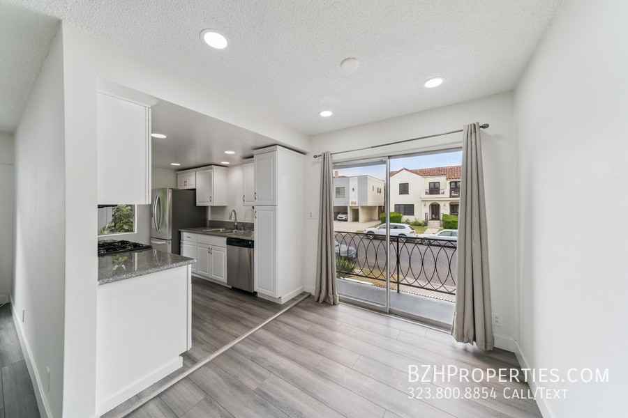 807 N Alfred St #1 - Photo 3 of 18