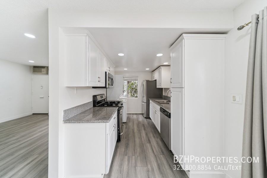 807 N Alfred St #1 - Photo 5 of 18