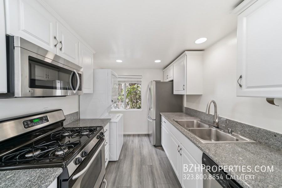 807 N Alfred St #1 - Photo 6 of 18