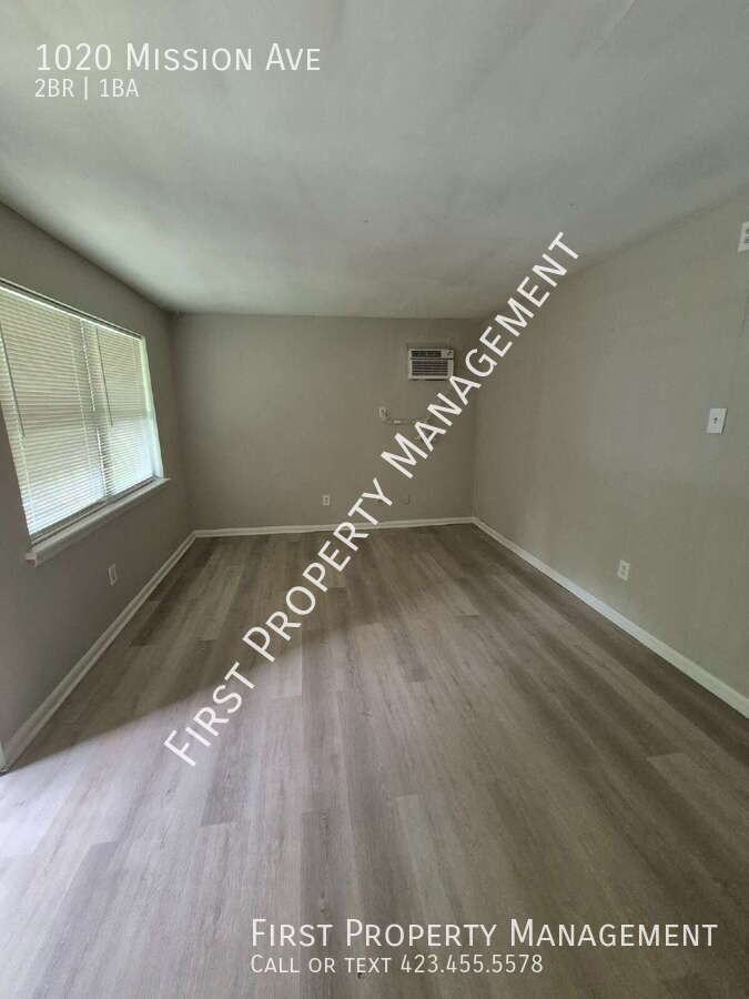 1020 Mission Ave - Photo 2 of 15