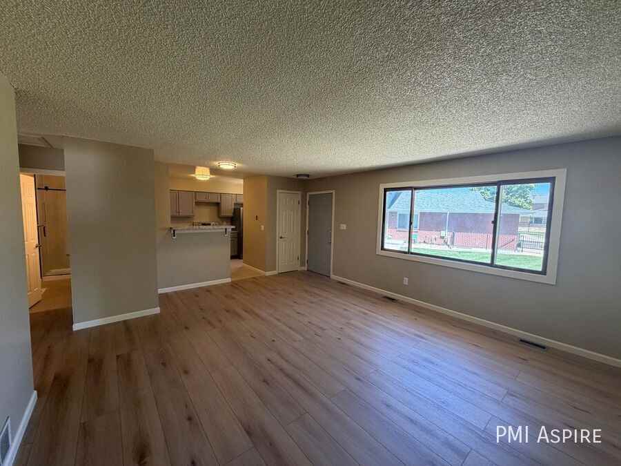 2330 Wedgewood Ave #6A - Photo 2 of 9