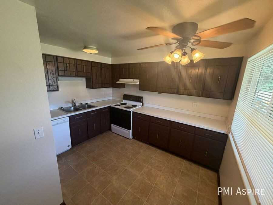 421 Bimson Ave - Photo 2 of 10