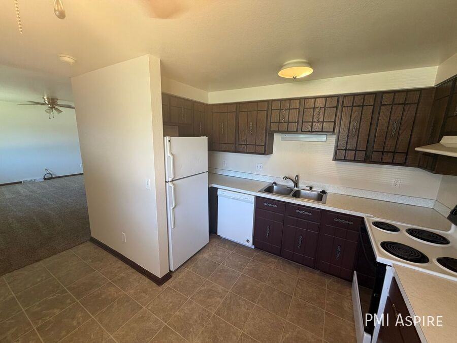 421 Bimson Ave - Photo 3 of 10