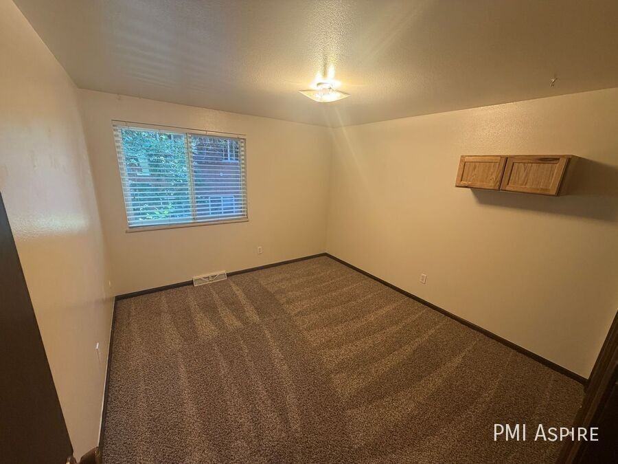 421 Bimson Ave - Photo 6 of 10