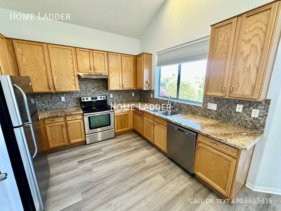 13201 W Rimrock St - Photo 6 of 32