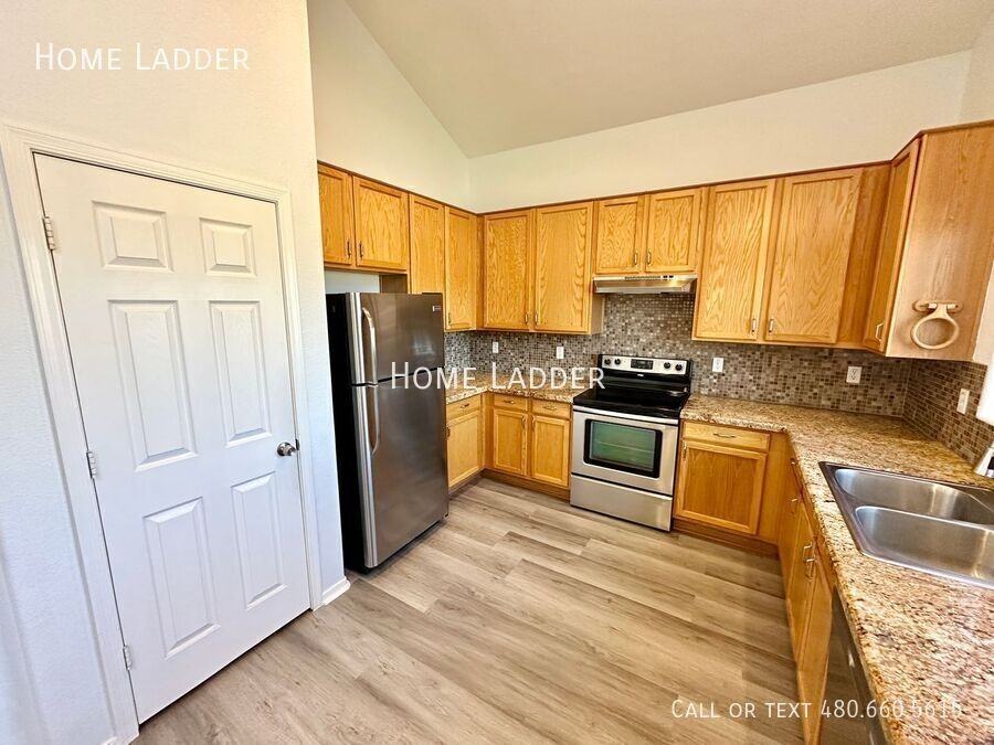 13201 W Rimrock St - Photo 7 of 32