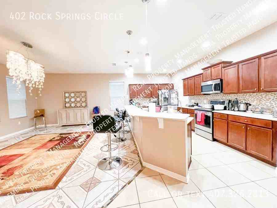 402 Rock Springs Cir - Photo 7 of 35