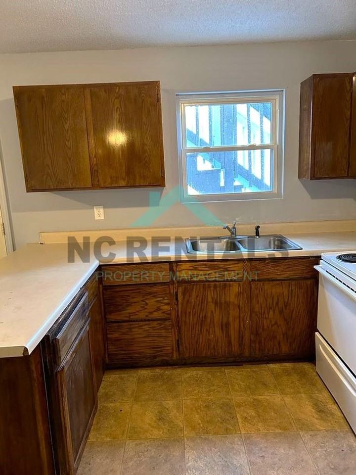 2559 Green Oaks Ct #A - Photo 6 of 23
