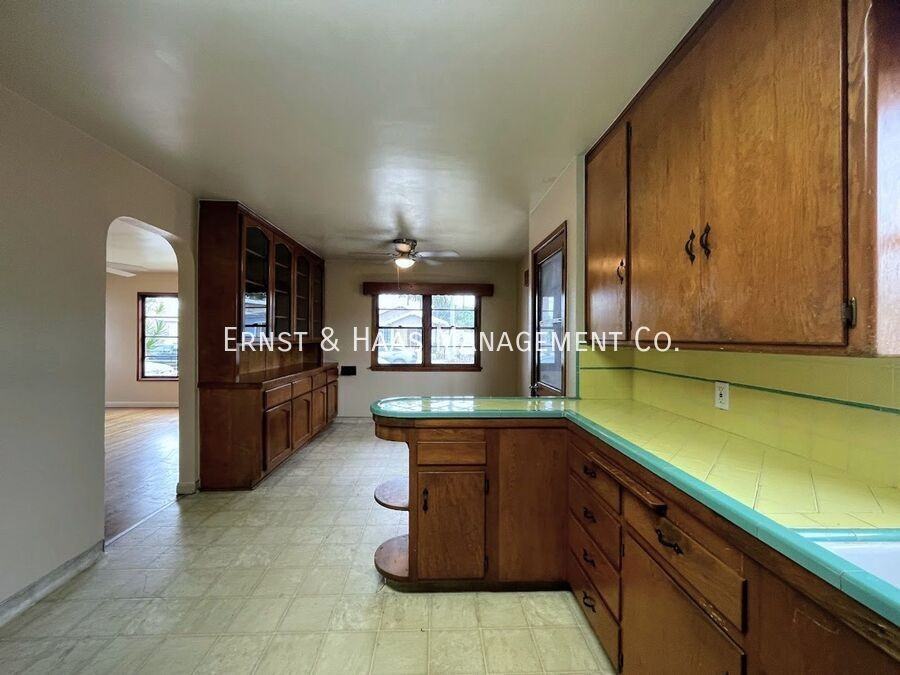 5821 John Ave - Photo 6 of 20