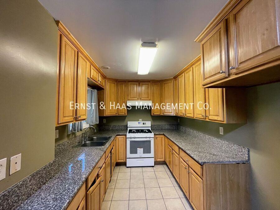 1957 San Francisco Ave #02 - Photo 4 of 21